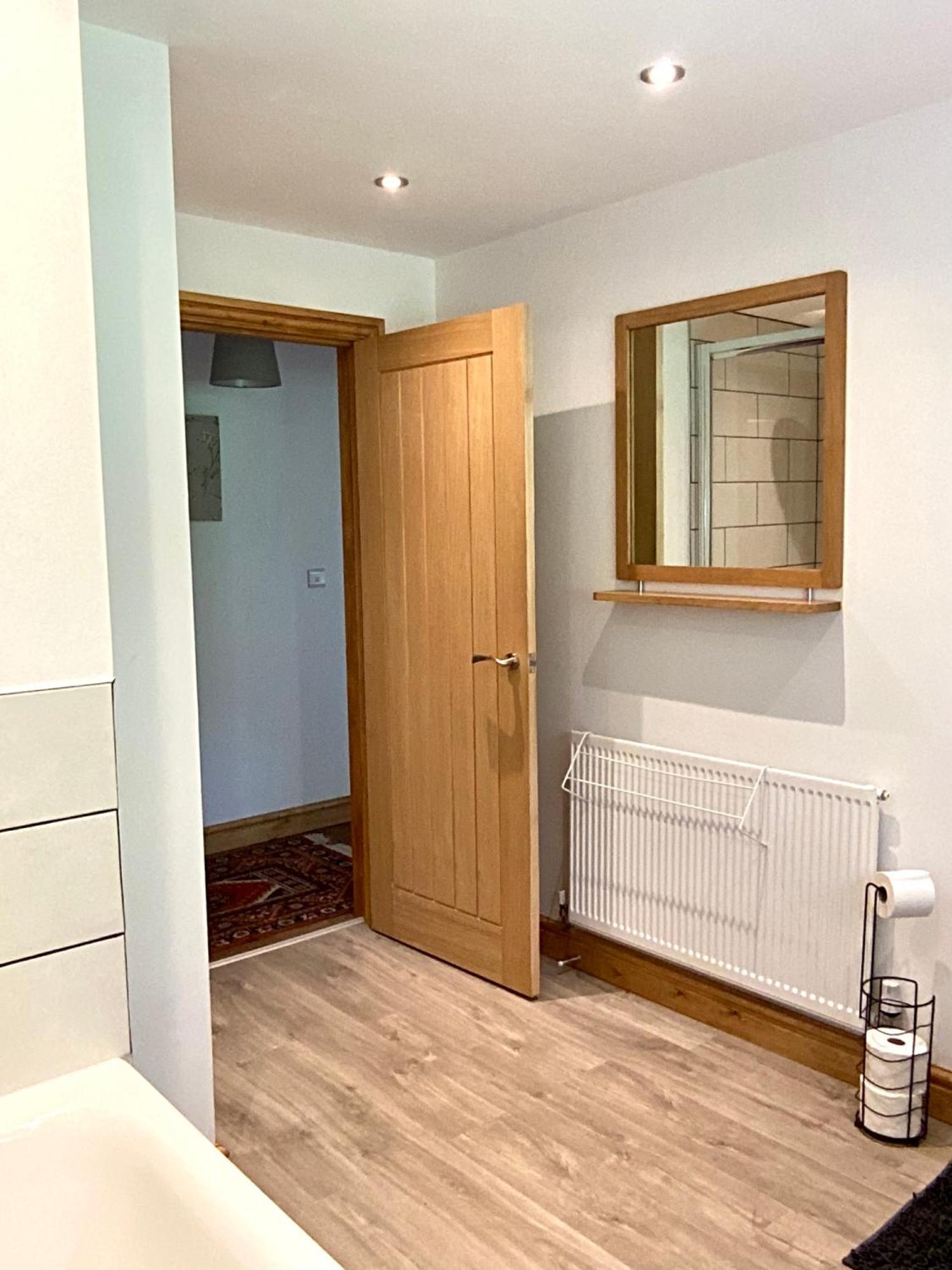 3 Bedroom Bungalow In Llanrhaeadr Ym 오스웨스트리 외부 사진